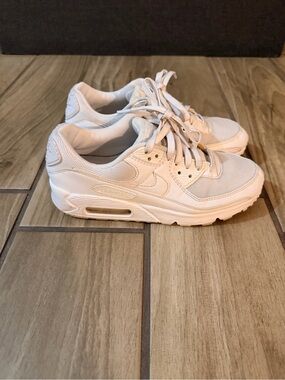 Nike Air Max 90 Sneakers